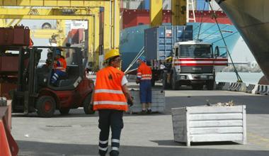Porto, i sindacati firmano il patto sul lavoro 