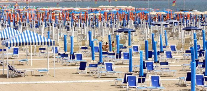 Sciopero delle spiagge il 3 agosto ombrelloni chiusi fino alle 11 