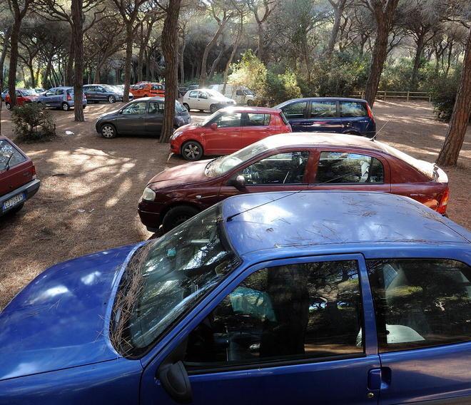 Decine di verbali in una Marina senza parcheggi seri 