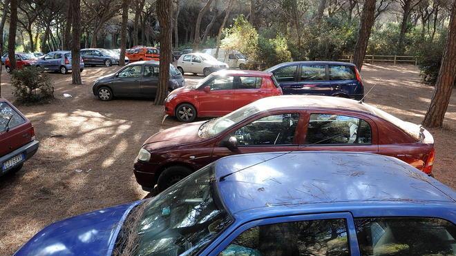 Decine di verbali in una Marina senza parcheggi seri