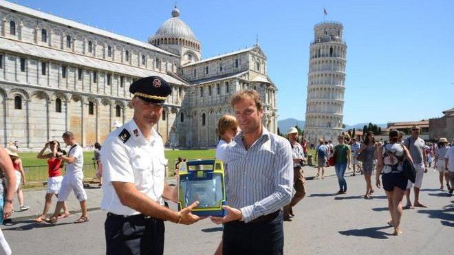 Piazza dei Miracoli più sicura, un defibrillatore alla Primaziale