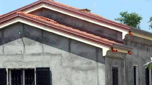 Cede l’impalcatura, ferito un artigiano