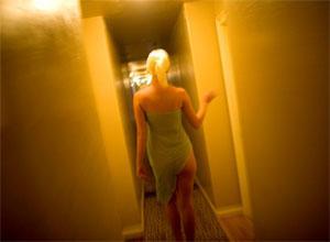 Circondario a luci rosse 4 coppie girano film porno 