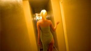 Circondario a luci rosse 4 coppie girano film porno