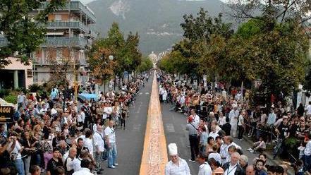 Pizza record, parte la sfida: obiettivo 1.200 metri