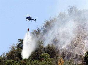 Incendio alle Mandrie interviene l’elicottero 