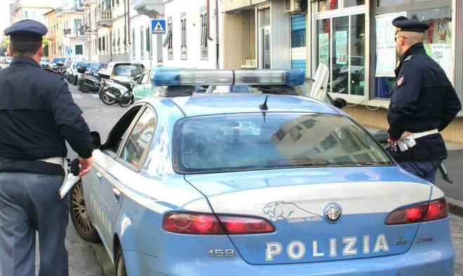 Poliziotta aggredisce l’ex con una bombola
