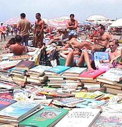 Letture sotto l’ombrellone con il prestito in riva al mare