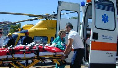 Arresto cardiaco in spiaggia, salvata dai volontari 