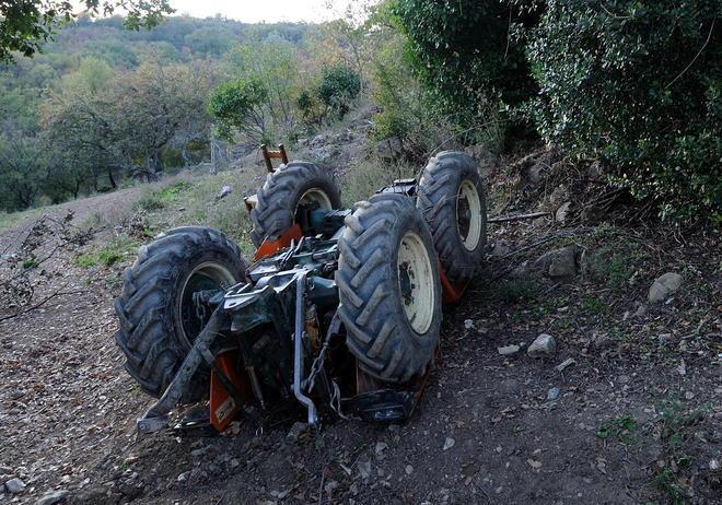 Muore schiacciato dal trattore 