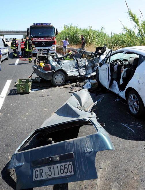 Schianto sulla superstrada: due morti 