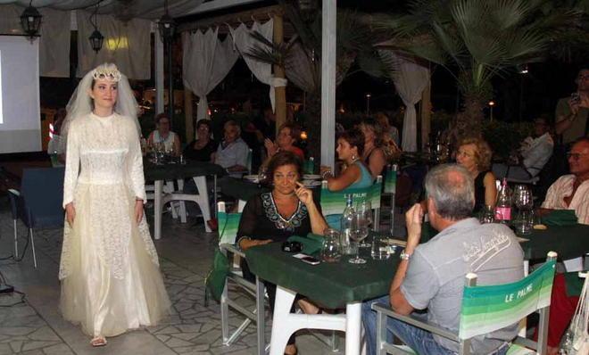 Sfilano gli abiti da sposa d’epoca 