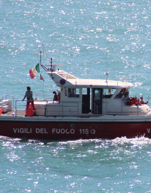 Nudo sul segnale all’ingresso del porto Ora rischia la multa 