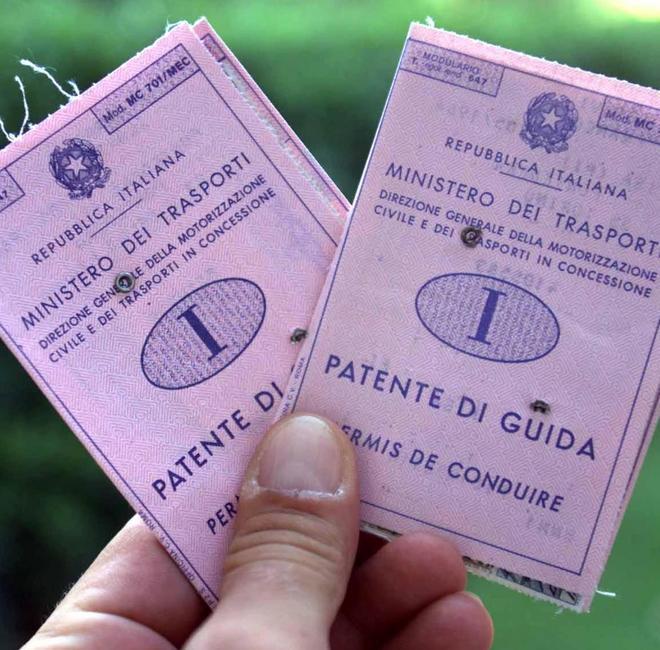 Gli fissano l’esame della patente un mese dopo la scadenza 