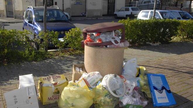 Rifiuti, cani e cicche nel mirino dei vigili