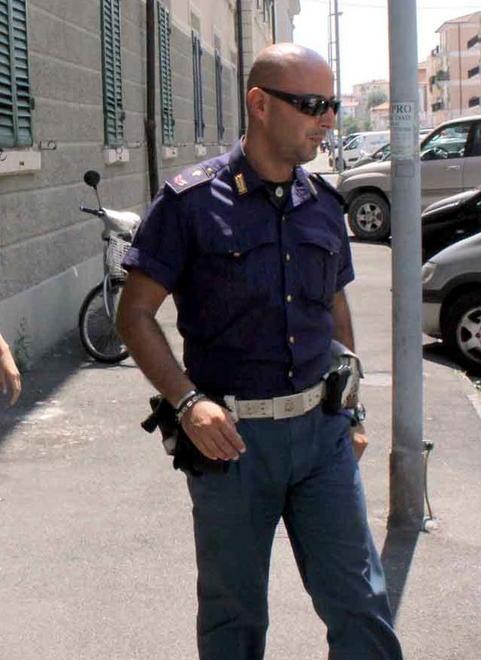 A spasso col pugnale denunciato tunisino