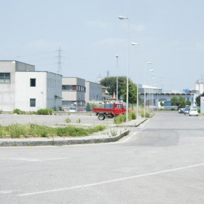 Coltello alla gola, rapinata giovane squillo