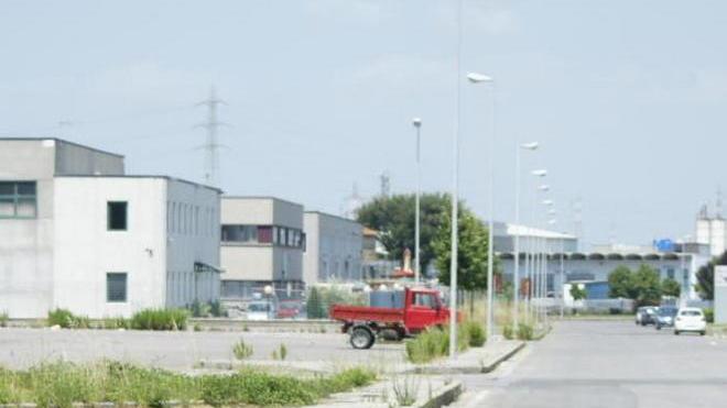 Coltello alla gola, rapinata giovane squillo