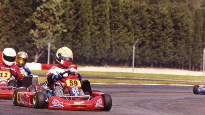 La passione per le corse sbocciata col kart, i riconoscimenti, il team, la fine