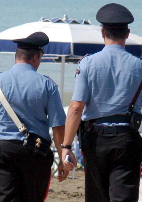 Arrestato sulla spiaggia dopo il furto di un portafogli 