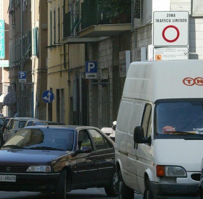 Ztl: vale 6 mesi, paghi per un anno 