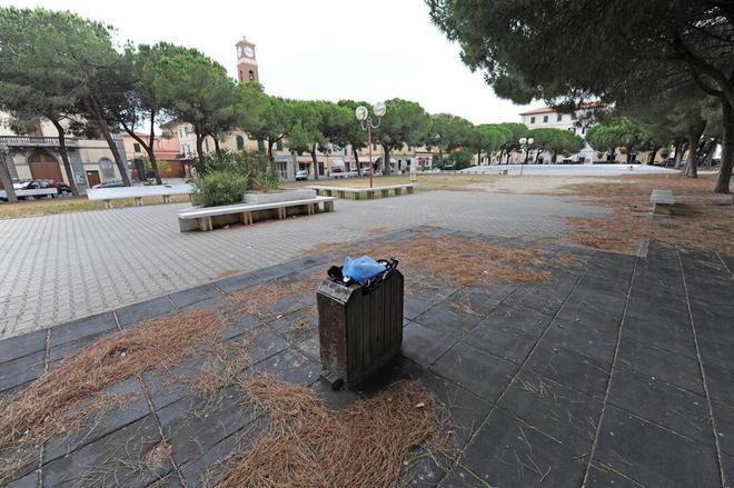 Piazza Carducci, da salotto buono a immagine del degrado 