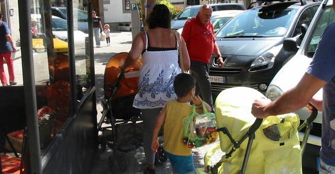 Quel passaggio impossibile per disabili e carrozzine 