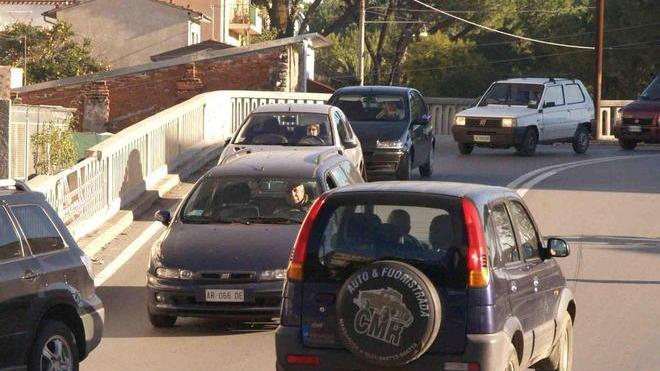 Agganciata dal camion sul Ponte di Pisa