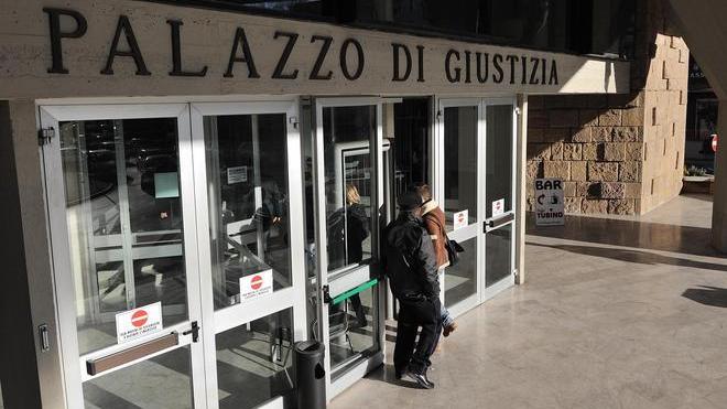 Colpisce al costato un carabiniere Giovane arrestato