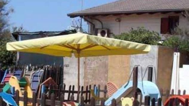 Ombrellone e lettino a 12 euro al giorno