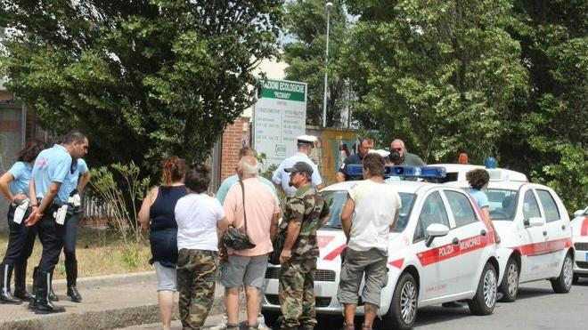 Sequestrati i mezzi dei cenciai