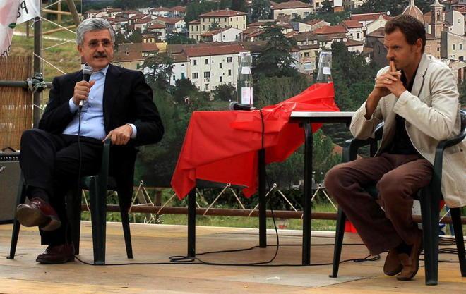 Applausi per D’Alema in Buca 