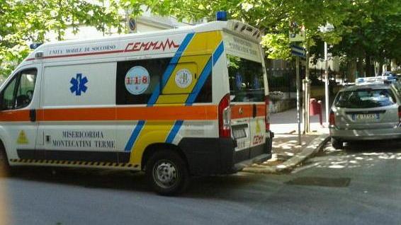Trasforma la casa in una bomba di gas per togliersi la vita: salvata in extremis