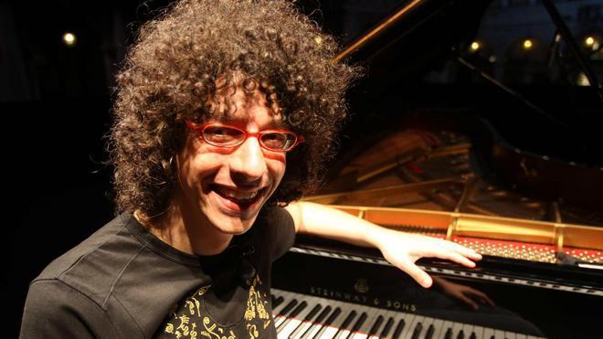 Allevi in piazza, la magia del piano sulla Francigena