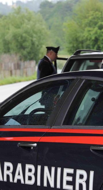 Tentano di rubare in pieno giorno, costretti alla fuga 