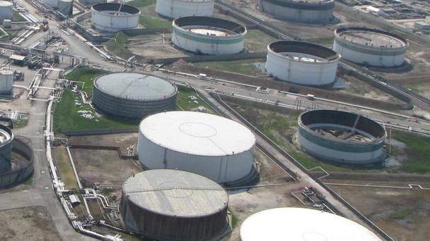 Petrolchimico, non è solo crisi