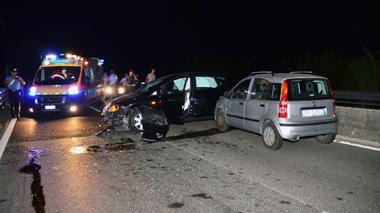 In auto contromano sulla Fi-Pi–Li, 2 feriti