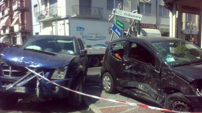 Incidente stradale, donna incinta ricoverata in coma