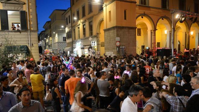 E stasera c’è lo sbaracco, la festa dei saldi