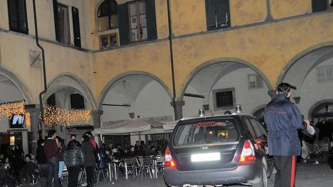 Un’ambulanza in piazza delle Vettovaglie