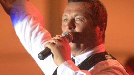 Tutto lo swing di Paolo Belli per divertire Marina di Campo