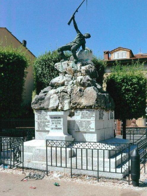 Danneggiato il monumento ai combattenti e reduci 