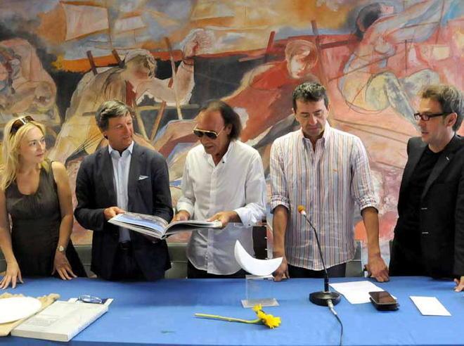 Venditti applaudito in Comune 
