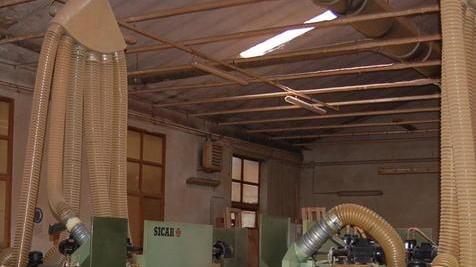 Crolla un cavo dell’alta tensione, blackout nelle segherie