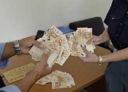 Nullatenente sopravviveva grazie a banconote false 