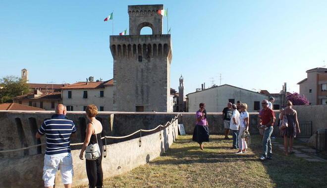Nei weekend estivi si passeggia sulle antiche mura 