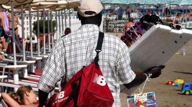 Blitz contro gli abusivi Verbali per 6.500 euro