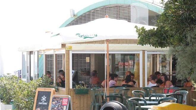 Alcolici a minori, denunciato un bar