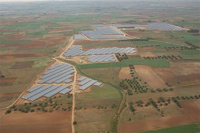 Cresce ancora la mega serra fotovoltaica 