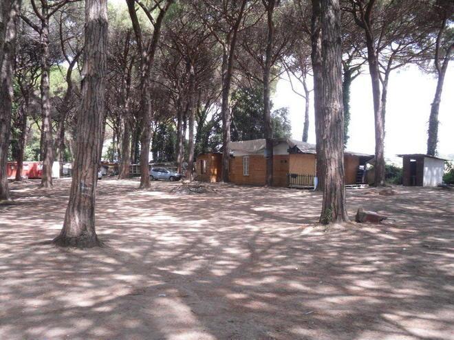La protesta dei rom: senza acqua e nè luce nel campo 